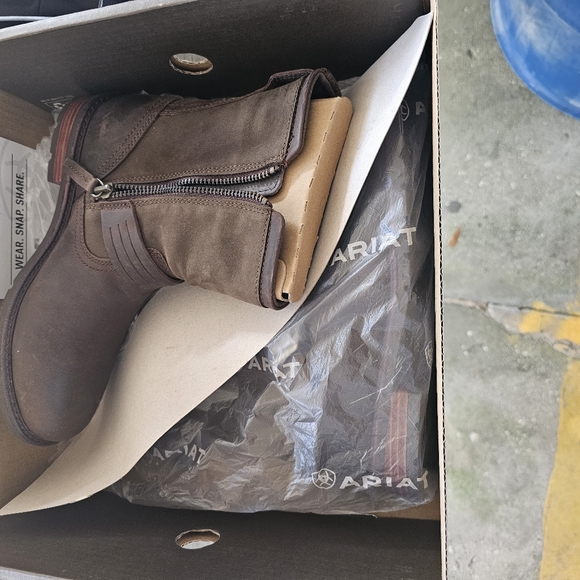 Ariat - Picture 4 of 4